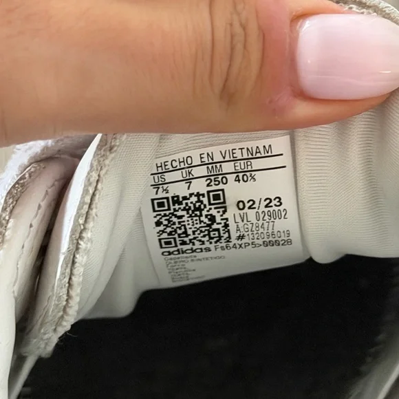 White Sambas Adidas - Picture 4 of 5